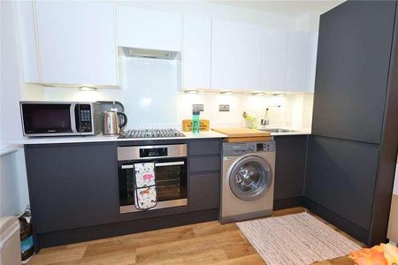 Chertsey Road, Woking, Surrey, GU21 - Photo 3