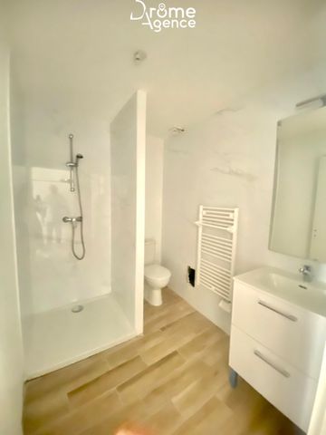 Location Appartement 4 pièces 71m² ROMANS SUR ISERE 26100 - Photo 4