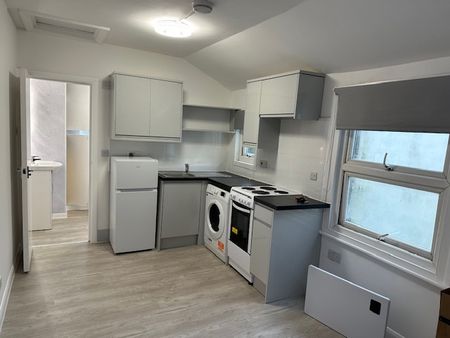 Studio Flat, Victoria Road, NW4 - Photo 4