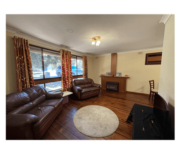 Fully Furnished 3-Bedroom 1-Bathroom Home for Rent in Campbelltown - Photo 1