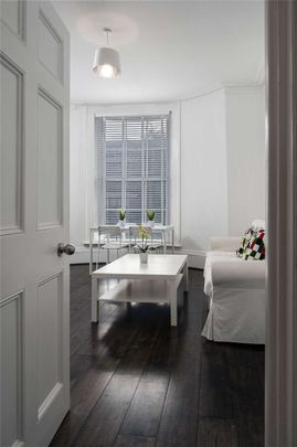 Stunning two bedroom apartment to rent, set within a beautifully converted Georgian building close to Reading Town Centre with parking. - Photo 1