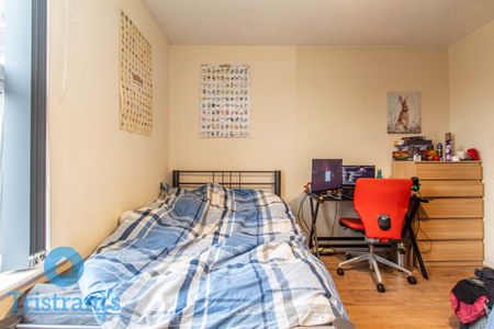 4 bed Mid Terraced House for Rent - Photo 4