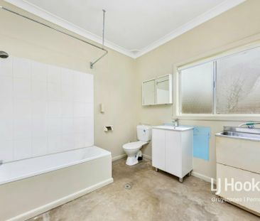 TWO BEDROOM HALF HOUSE - Photo 5