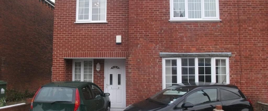 4 bedroom house to rent - Photo 1