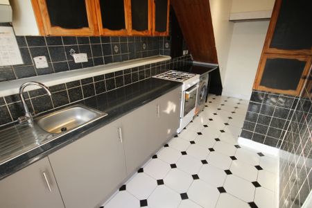 Hanover Circle, Hayes, UB3 - Photo 3