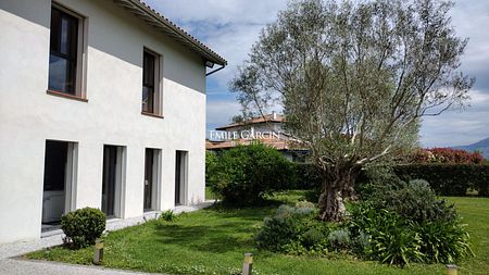 Maison à louer à Urrugne, emplacement privilégié avec vue océan et montagnes. - Photo 2