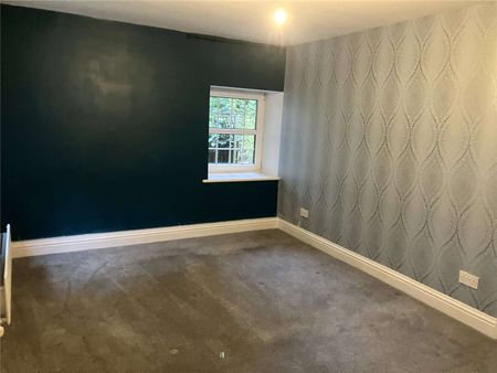 A delightful semi-detached country cottage offering three bedrooms, private courtyard parking, a well-maintained garden, and garage space. - Photo 5