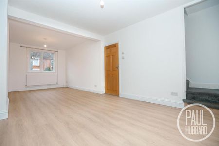 3 bedroom terraced house to rent - Photo 2