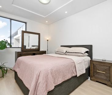 Renovated Apartment with Two Balconies in Prime Parramatta Location - Photo 2