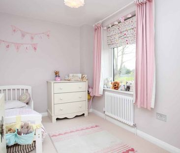 Oliver Close, W4, London - Photo 2