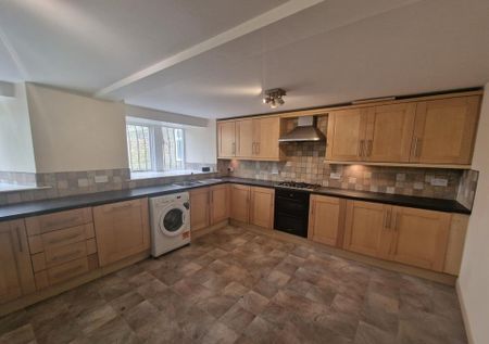 4 bedroom semi-detached house to rent - Photo 4