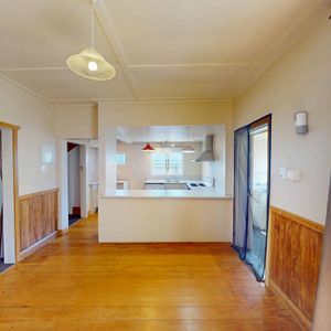 City Centre - 3 Bedrooms - Photo 2