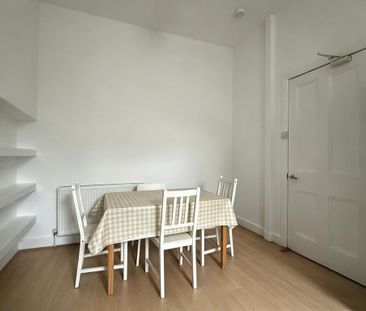 3 bedroom flat to rent - Photo 2