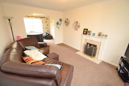 3 bedroom detached house to rent - Photo 3