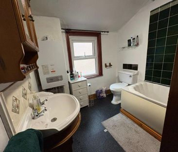 1 bedroom in a house share to rent - Photo 5