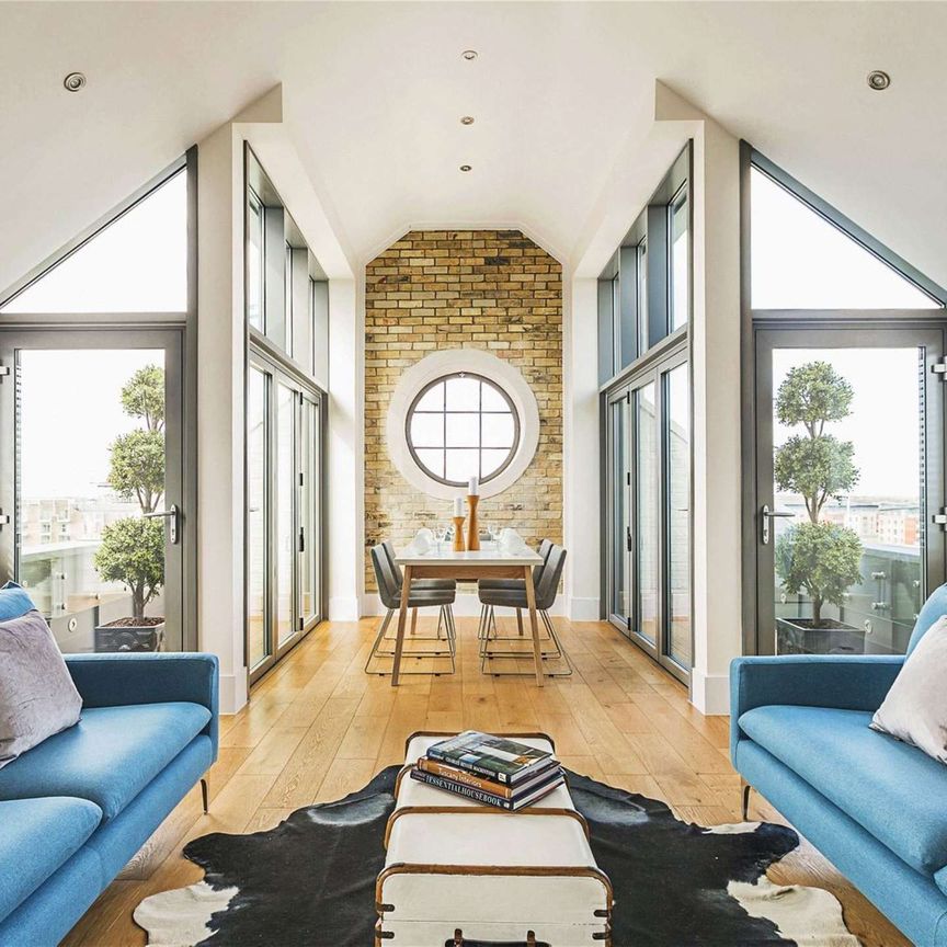 A stunning, three bedroom duplex apartment with outstanding character features. - Photo 1