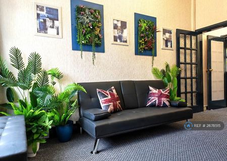 1 bedroom in a house share to rent - Photo 5