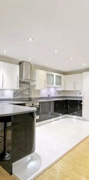 2 bedroom flat in Isle Of Dogs - Photo 1