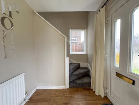 3 bedroom semi-detached house to rent - Photo 2