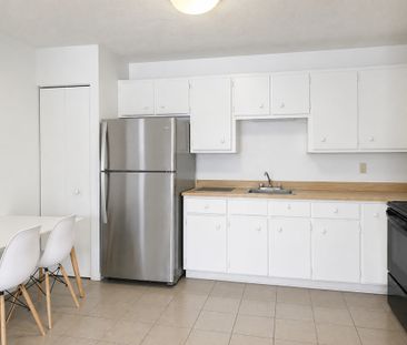 BEAU 3 1/2 + BUREAU|CHAUFFAGE-EAU CHAUDE - Photo 1