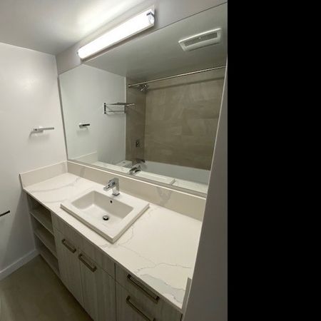 YORK HOUSE - Photo 3