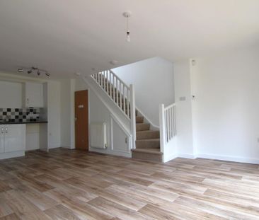 2 bedroom maisonette to rent - Photo 2