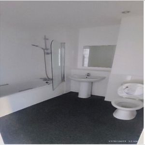 3 Bed Flat, Campbell Court, SE9 - Photo 2