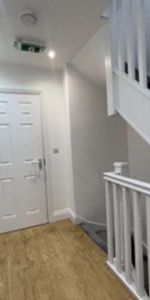 6 bedroom semi-detached house to rent - Photo 4