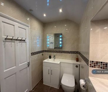 3 bedroom semi-detached house to rent - Photo 4
