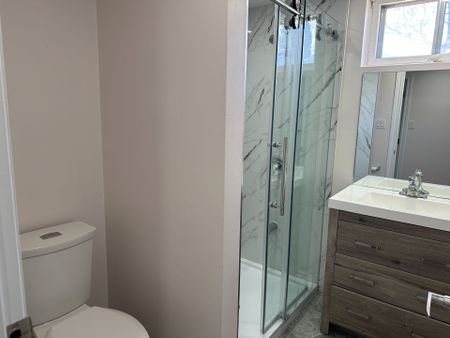 For Lease - 43 Seneca Avenue Unit# Lower, Oshawa, Ontario - Photo 5