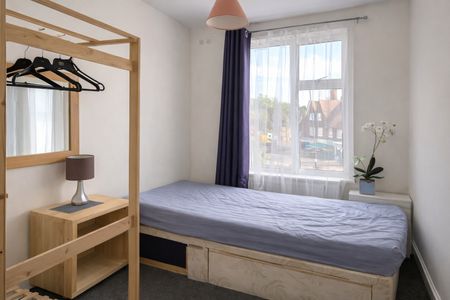 3 Bed Flat, Old Oak Common Lane, W3 - Photo 3