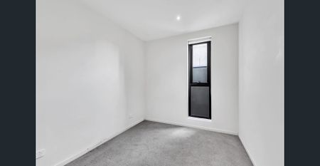 Spacious & Modern 2-Bedroom Apartment with City Views with Parking - Photo 3