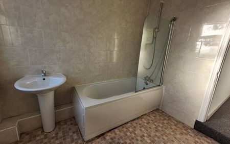 2 Bed Terraced House, Waverley Road West, M9 - Photo 5