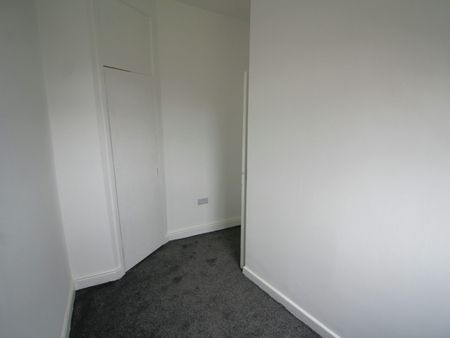 Terraced House to rent on - Photo 2