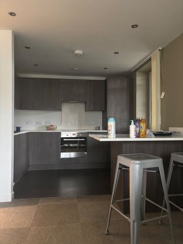 Room in a Shared Flat, Ridgway St, M4 - Photo 2