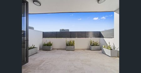 NORTH FACING - Photo 2