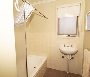 Cosy Family Home - Photo 4