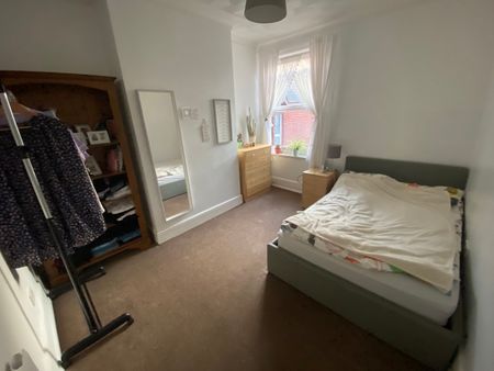 2 Bed Flat, Portswood Road, SO17 - Photo 3