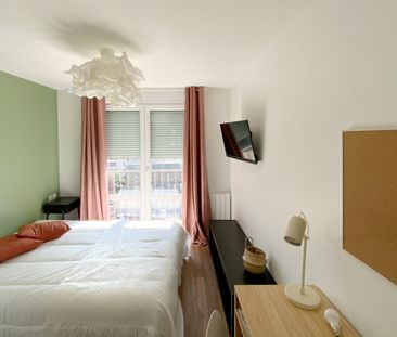 Bretagne P Roommate 4 Bedrooms at Rouen - Photo 1
