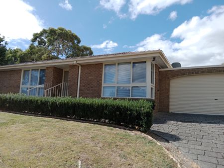 18 Saxonwood Drive, Narre Warren, VIC 3805 - Photo 4