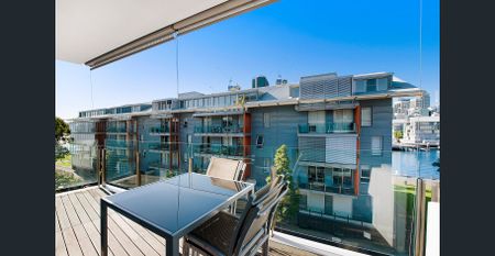 Exclusive one-bedroom residence in prestigious Darling Island - Photo 2