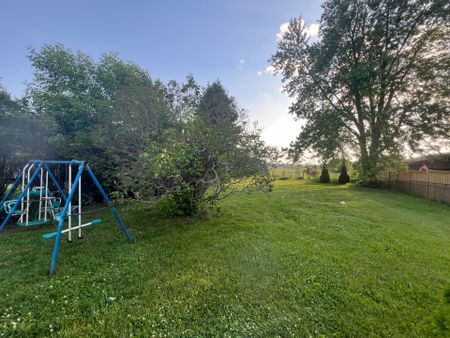 For Lease - 98 Thornton Avenue, Bradford West Gwillimbury, Ontario - Photo 5