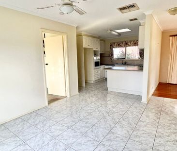 33 Sherwood Crescent, Dandenong North, Vic 3175 - Photo 5