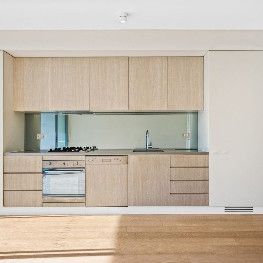 SUPERB LOCATION IN BOUTIQUE BUILDING - Photo 1