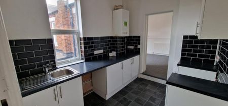 2 bedroom flat to rent - Photo 4