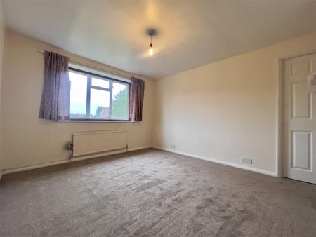3 bedroom house - semi-detached - Photo 2