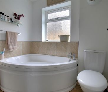4 bedroom detached house to rent - Photo 6