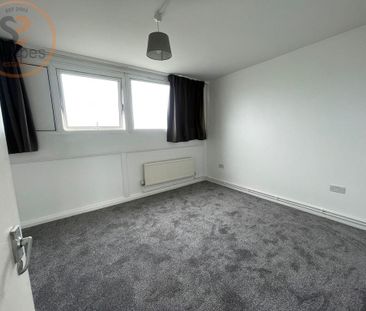 3 bedroom flat to rent - Photo 4