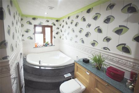 2 bedroom semi-detached house to rent - Photo 5