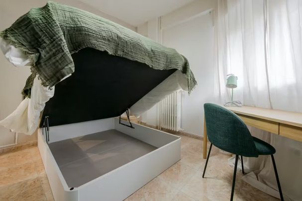 Calle de Pérez Ayuso, Madrid, Community of Madrid 28002 - Photo 1